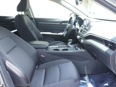 Used 2019 Nissan Altima 2.5 SV FWD image 14