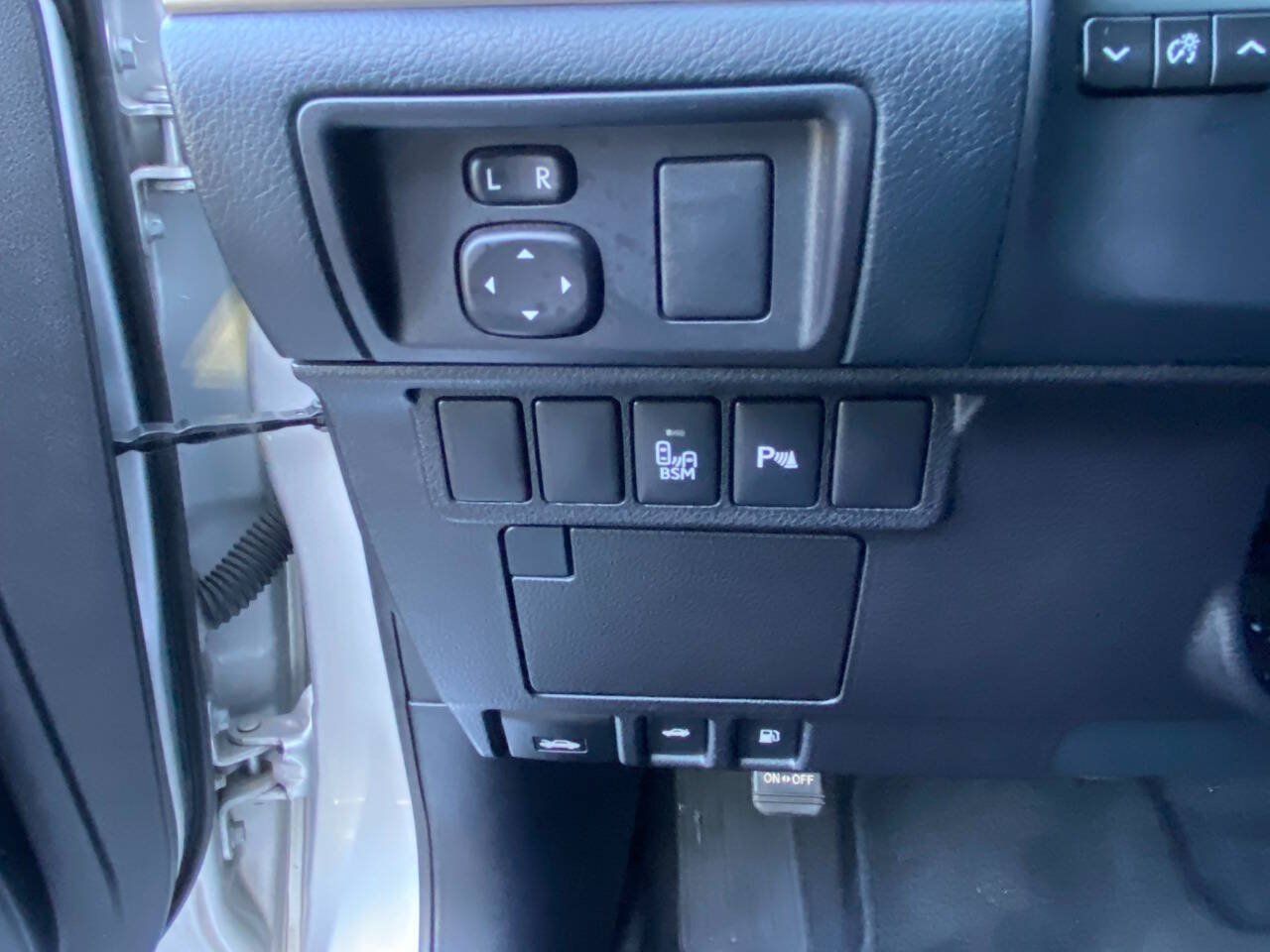 Used 2014 Lexus ES 300h w/ Luxury Package w/Bamboo Trim FWD image 20