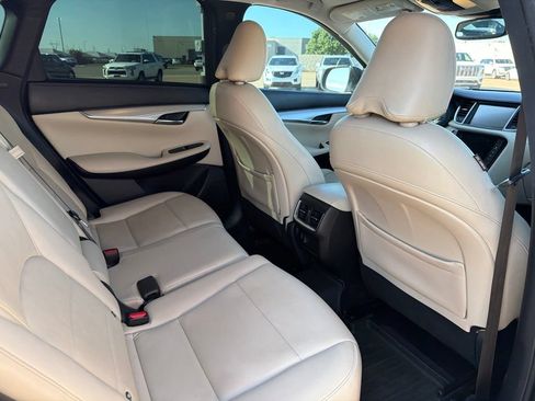 Used 2019 INFINITI QX50 Luxe w/ Navigation Package FWD image 10