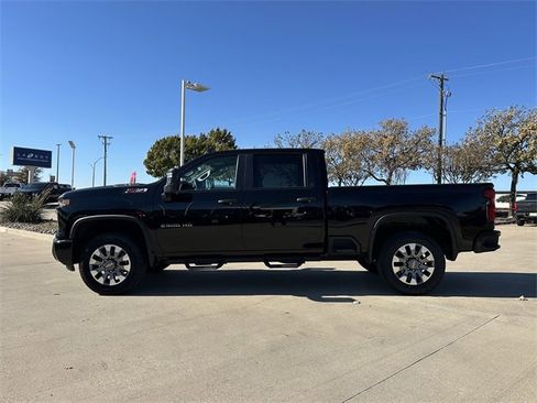 Used 2024 Chevrolet Silverado 2500 Custom w/ Custom Value Package image 2