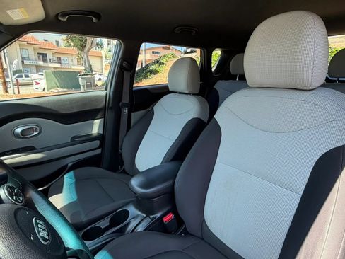 Used 2015 Kia Soul FWD image 13