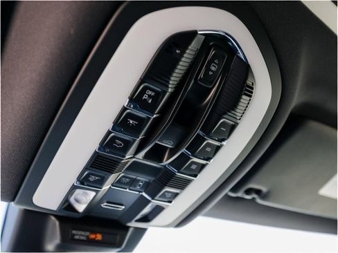 New 2025 Porsche Macan S image 21