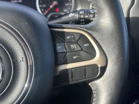 Used 2015 Jeep Renegade Limited image 13