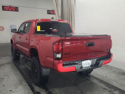 Used 2022 Toyota Tacoma SR5 w/ Technology Package image 4