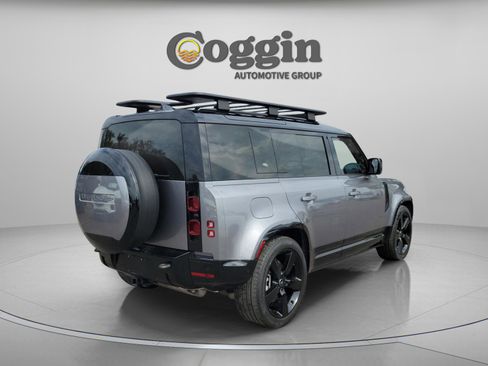 Used 2024 Land Rover Defender 110 X-Dynamic SE image 3