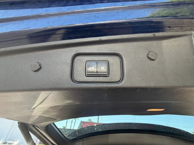 Used 2025 Nissan Pathfinder SV FWD image 9