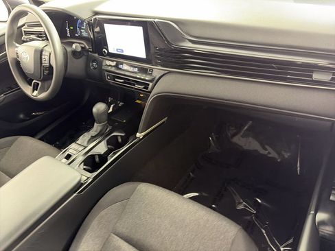Used 2025 Toyota Camry LE FWD image 25