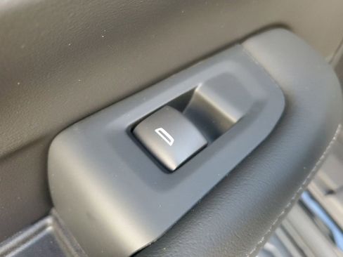 New 2026 Chevrolet Suburban LT image 17