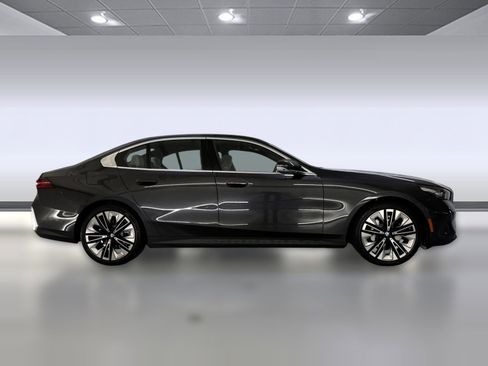 Used 2026 BMW 530i w/ Premium Package image 8