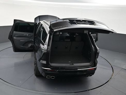 Used 2024 Chevrolet Traverse RS FWD image 29