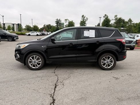 Used 2017 Ford Escape SE AWD/4WD image 4