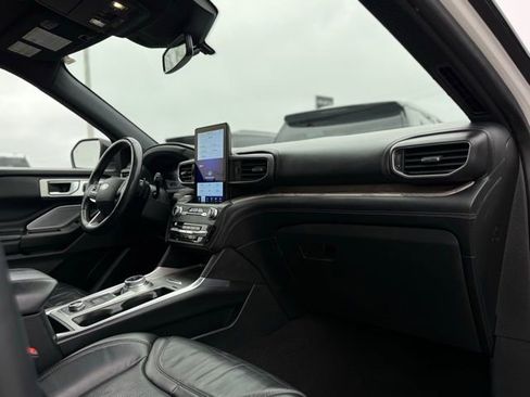 Used 2020 Ford Explorer Platinum w/ Premium Technology Package image 21