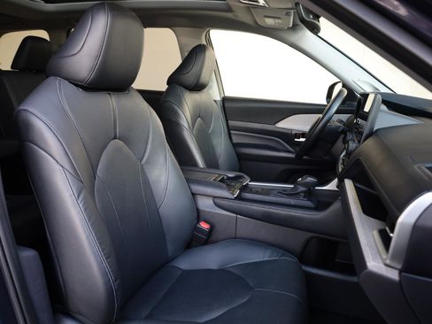 Used 2025 Toyota Grand Highlander AWD image 32