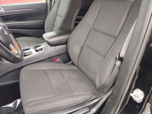 Used 2020 Jeep Grand Cherokee Laredo image 32