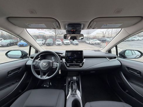 Used 2025 Toyota Corolla LE image 32