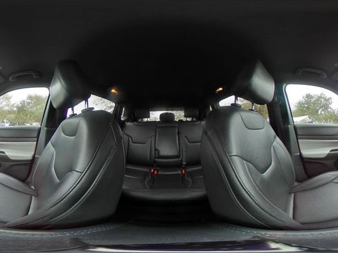 Used 2025 Jeep Compass Limited image 39