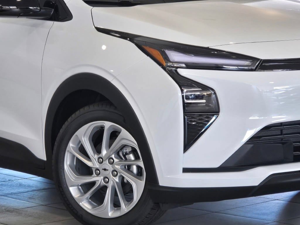 New 2027 Chevrolet Bolt LT w/ Comfort Package FWD image 2