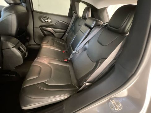 Used 2019 Jeep Cherokee Limited image 22