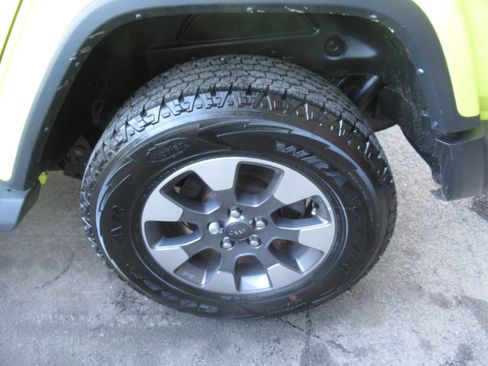 Used 2023 Jeep Wrangler Unlimited Sahara w/ LED Lighting Group AWD/4WD image 12