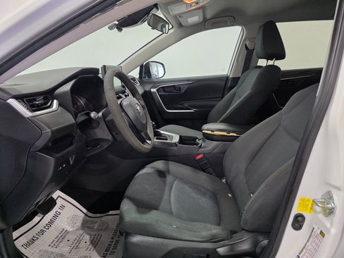 Used 2021 Toyota RAV4 LE image 16