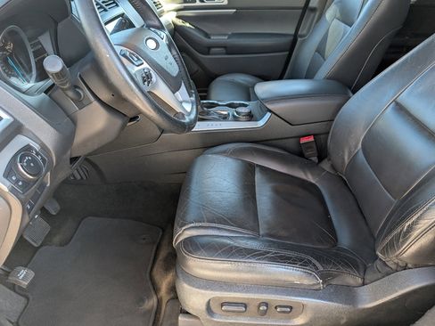 Used 2015 Ford Explorer XLT w/ Equipment Group 202B image 11