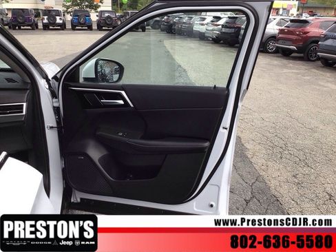 Used 2025 Mitsubishi Outlander SE AWD/4WD image 31