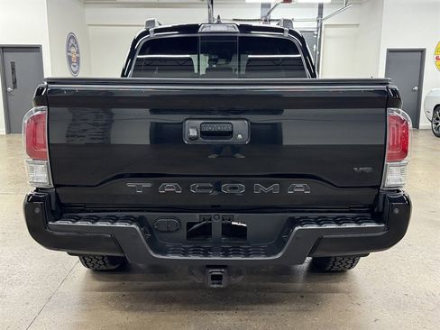 Used 2023 Toyota Tacoma TRD Off-Road w/ Technology Package AWD/4WD image 11
