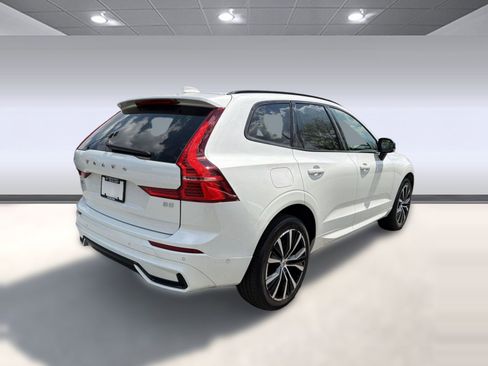 Certified 2023 Volvo XC60 B5 Plus w/ Climate Package image 9