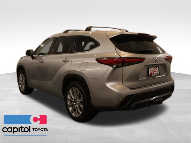 Used 2022 Toyota Highlander Limited AWD/4WD image 4