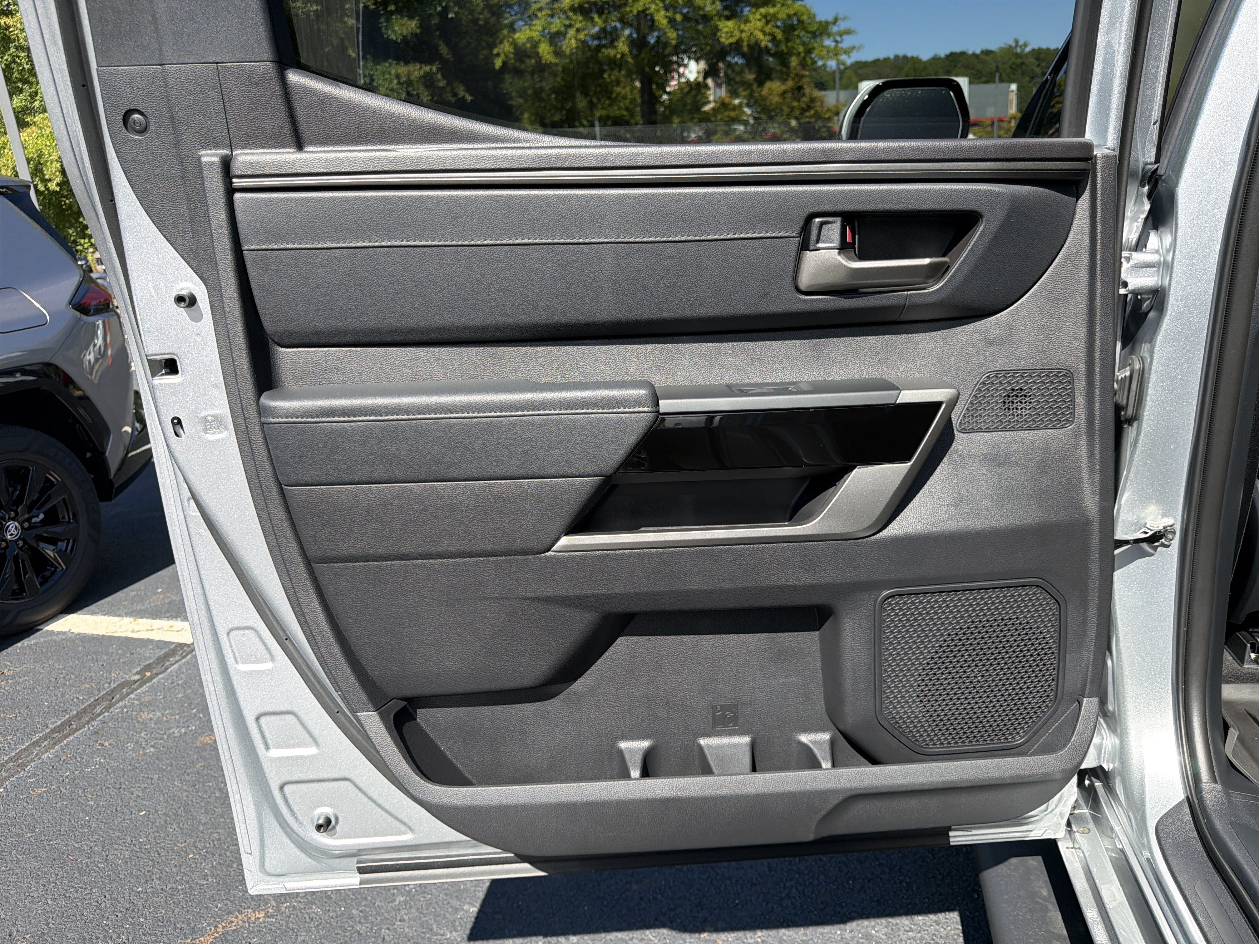 Used 2025 Toyota Tundra Limited AWD/4WD image 21