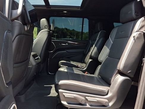 Used 2021 Cadillac Escalade ESV Premium Luxury w/ LPO, Radiant Package AWD/4WD image 8
