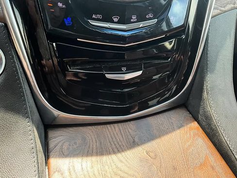 Used 2017 Cadillac Escalade Luxury AWD/4WD image 24
