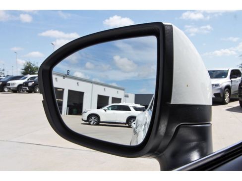 Used 2024 Nissan Pathfinder SV FWD image 10
