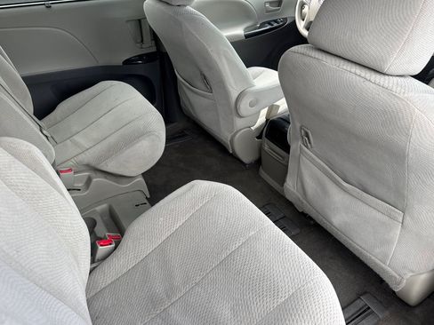 Used 2014 Toyota Sienna LE FWD image 31