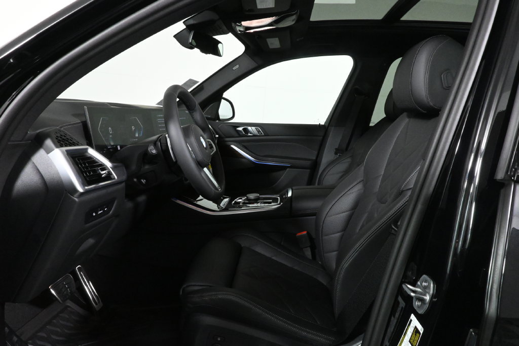 Used 2026 BMW X5 xDrive40i w/ M Sport Package AWD/4WD image 3