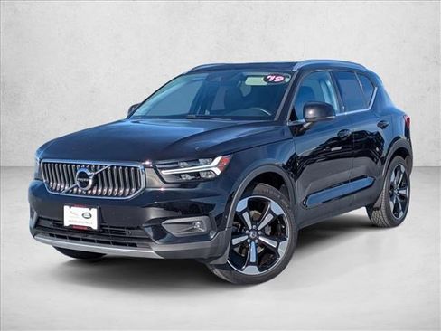 Used 2019 Volvo XC40 T4 Inscription image 1