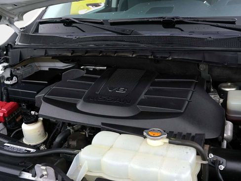 Used 2021 Nissan Titan SV w/ SV Convenience Package image 13