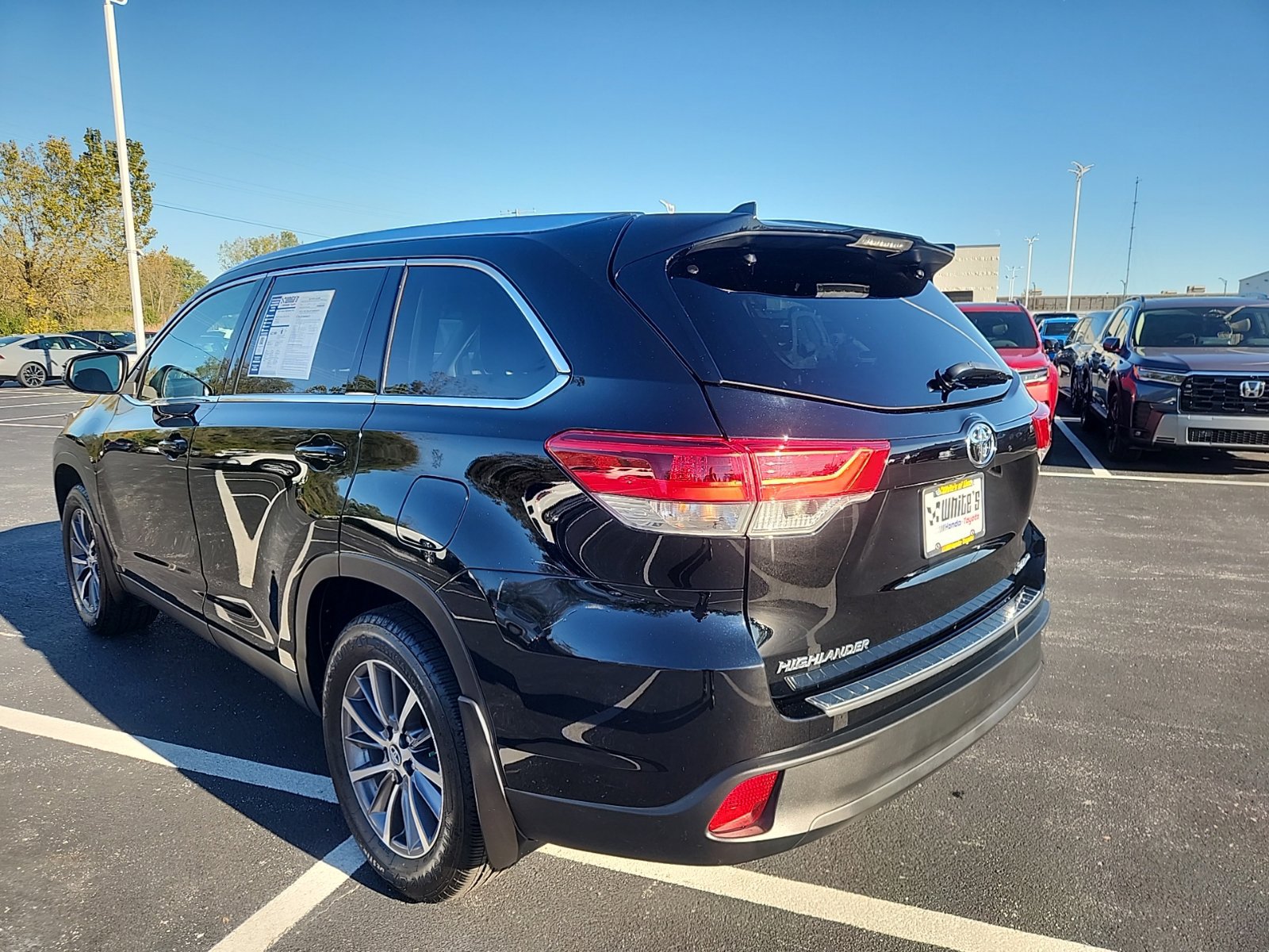 Used 2019 Toyota Highlander XLE AWD/4WD image 9