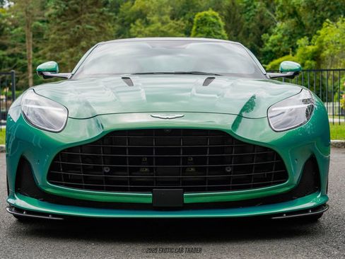 Used 2025 Aston Martin DB12 Coupe image 13