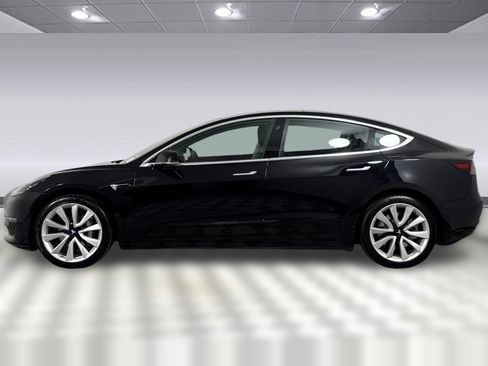Used 2018 Tesla Model 3 Mid Range image 2