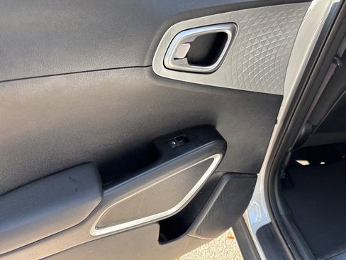 Used 2020 Kia Soul LX image 4