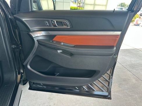 Used 2019 Ford Explorer XLT w/ Equipment Group 202A AWD/4WD image 11