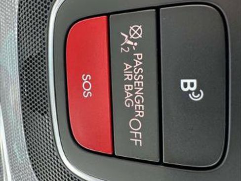 Used 2025 Hyundai Elantra SEL FWD image 38
