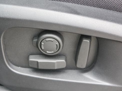 New 2025 Land Rover Defender 110 V8 image 17