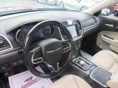 Used 2019 Chrysler 300 Touring L w/ Quick Order Package 22F image 8