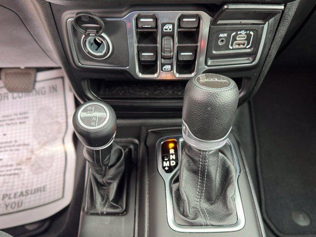 Used 2025 Jeep Gladiator Sport AWD/4WD image 16