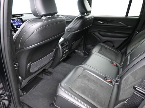 Used 2023 Jeep Grand Cherokee Altitude image 10