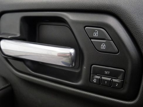 Used 2019 Chevrolet Silverado 1500 High Country w/ Technology Package AWD/4WD image 15