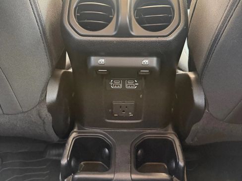Used 2019 Jeep Wrangler Unlimited Sahara w/ LED Lighting Group AWD/4WD image 21