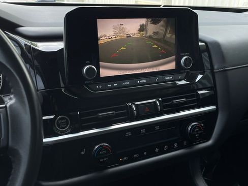 Used 2022 Nissan Pathfinder SV image 18